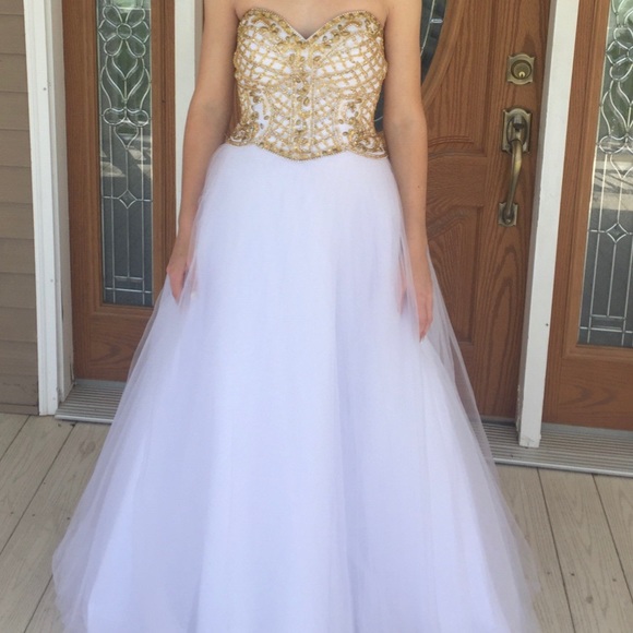 Dresses & Skirts - White Prom dress size 4 corset back Dresses & Skirts - White Prom dress size 4 corset back